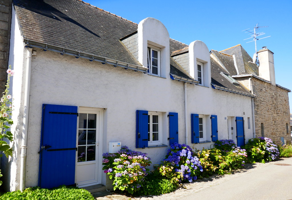 « Maison en bois passive avec panneaux solaires : l&rsquo;avenir de la construction durable »