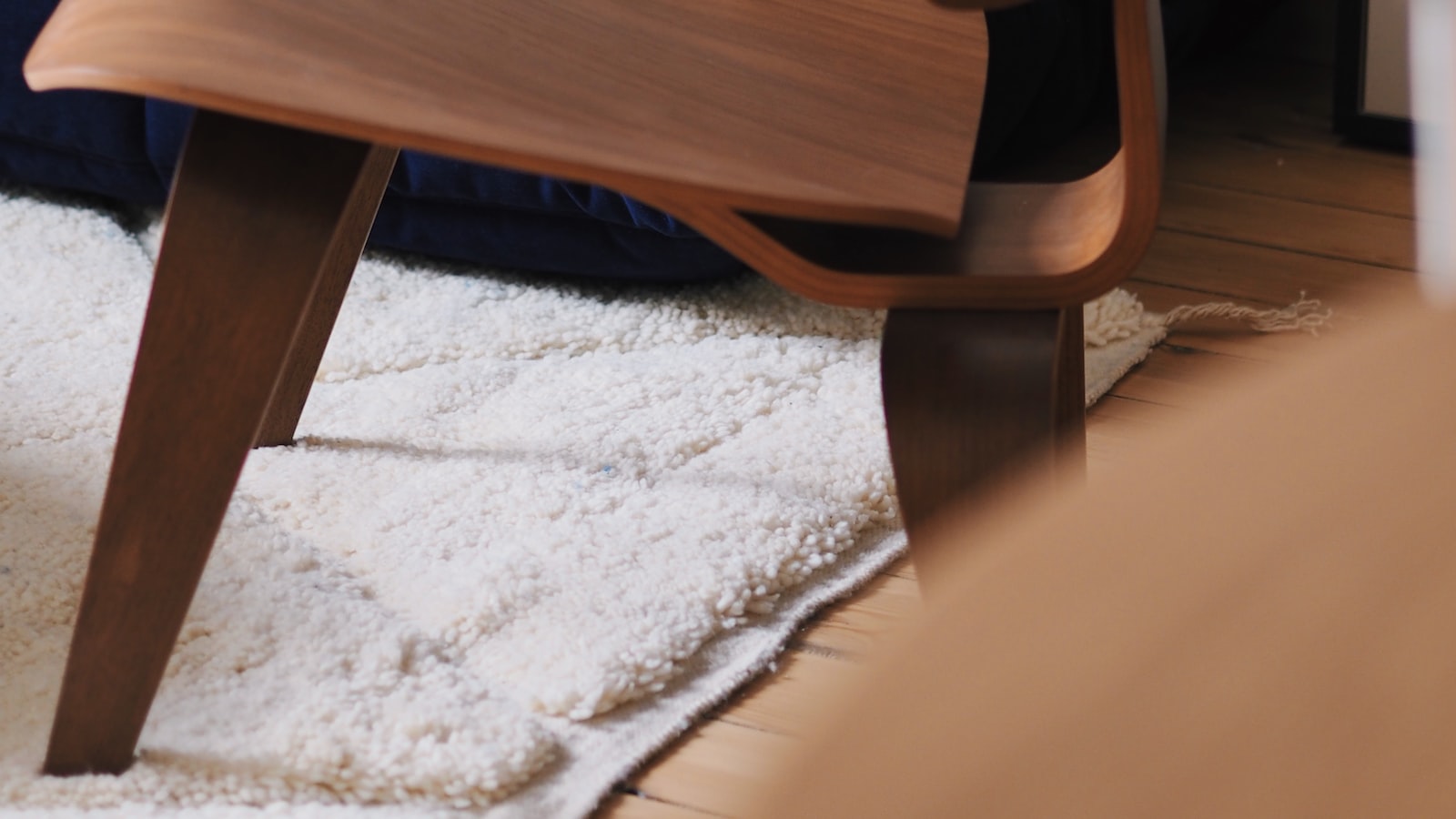 « Maison en bois écologique : Comment les panneaux solaires font la différence »