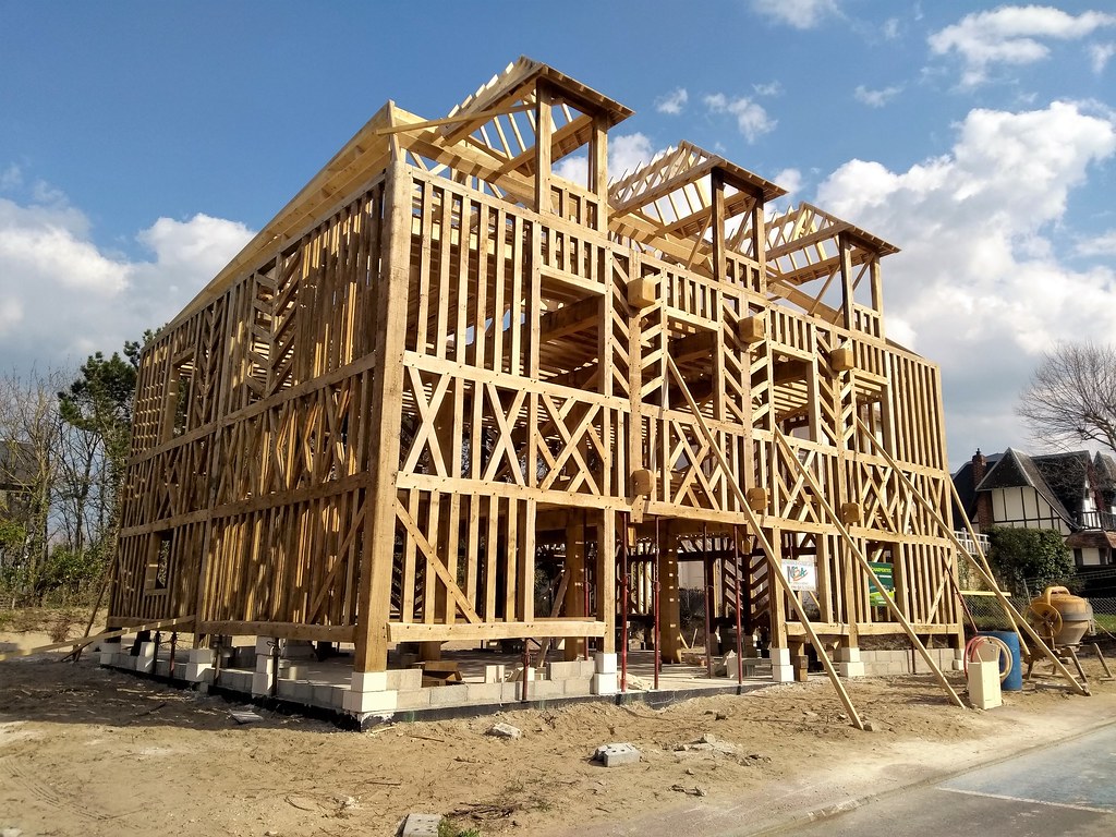 « 10 raisons pour lesquelles une maison en bois est parfaite pour l&rsquo;énergie solaire »