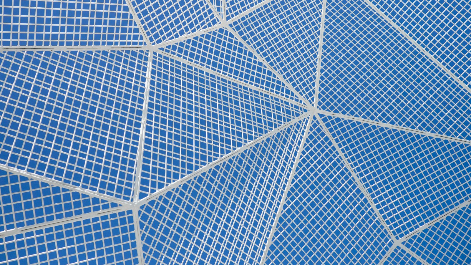 « Panneaux solaires et maison en bois : une combinaison gagnante pour l&rsquo;indépendance énergétique »