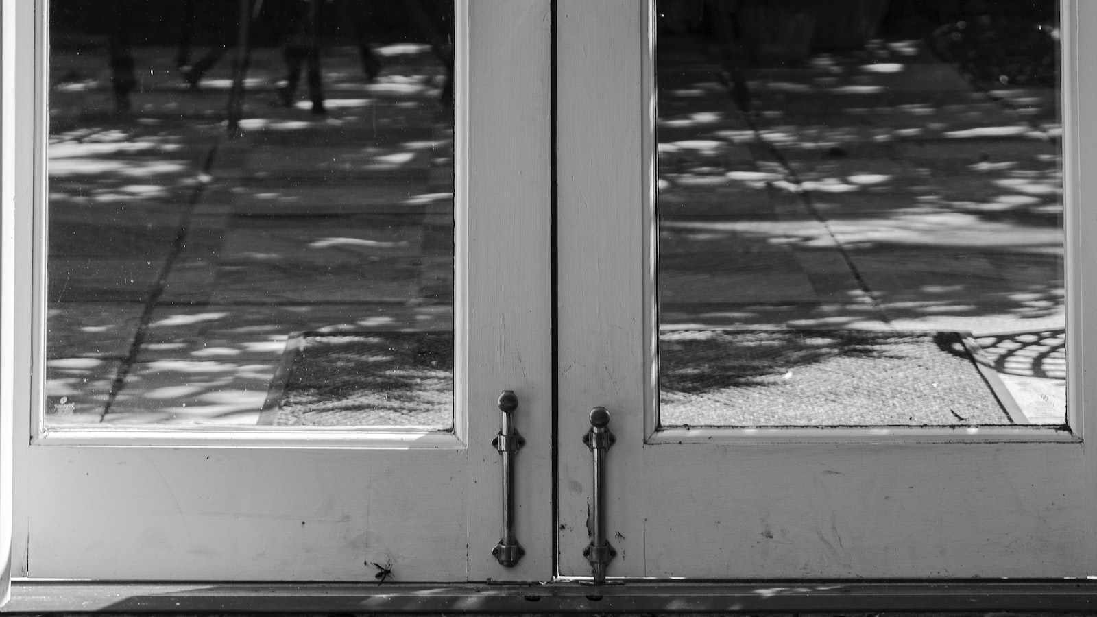 « Tout ce que vous devez savoir sur l’installation de panneaux solaires dans une maison en bois »