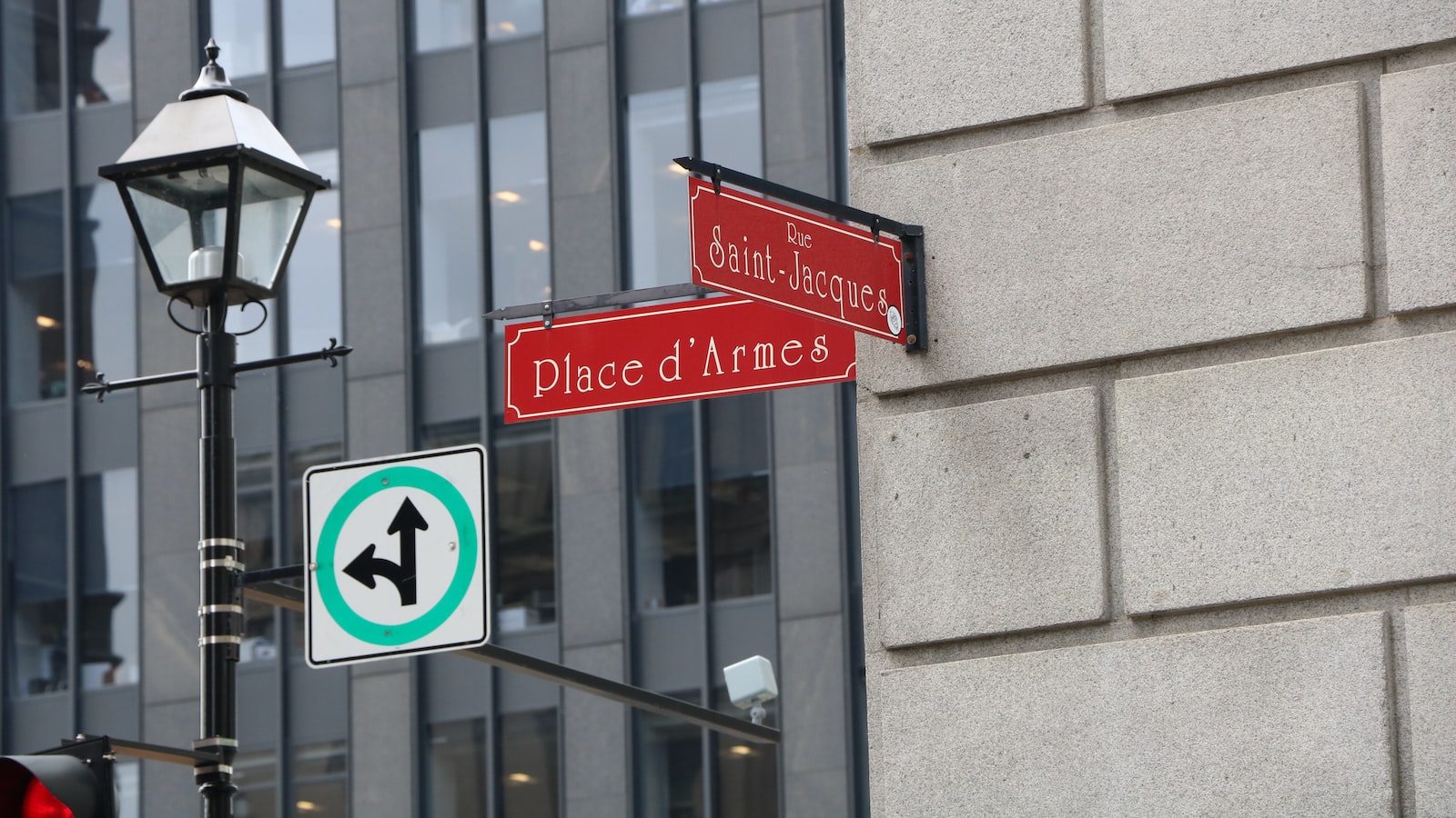 « Panneaux solaires : le complément idéal pour une maison en bois moderne »