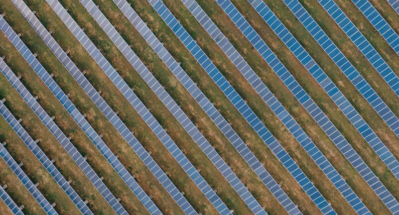 Qu'est-ce que le surdimensionnement et l'écrêtage dans les systèmes photovoltaïques