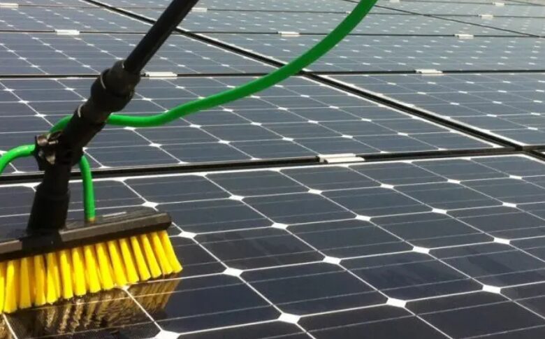 Comment nettoyer un panneau solaire ?
